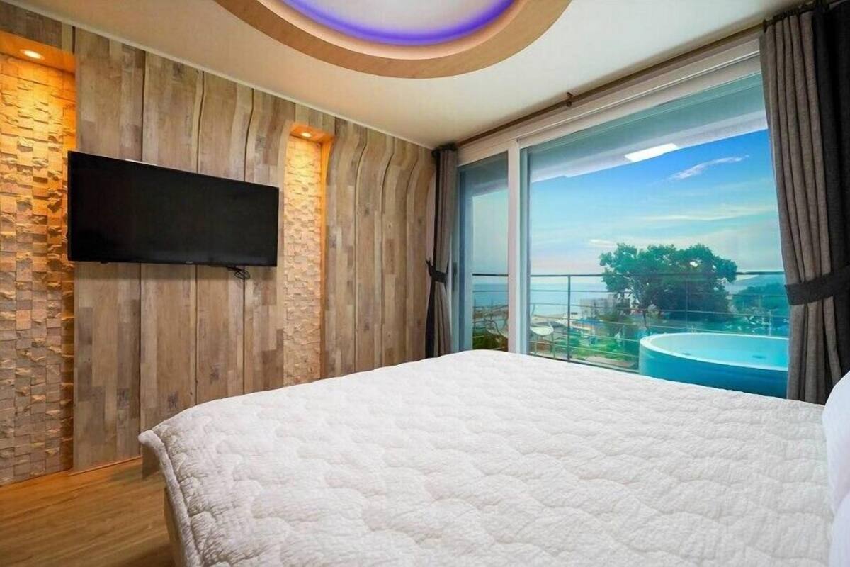 Room (Dalbit 202) | Free WiFi, bed sheets