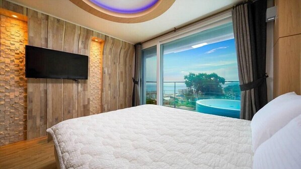 Room (Dalbit 202) | Free WiFi, bed sheets - Blue Road Town Pension - Dalbit (Yeongdeok)