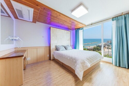 Cherry (Blue Road Town Pension)