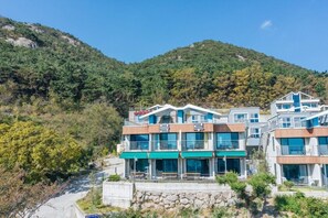 Free WiFi, bed sheets - Cherry (Blue Road Town Pension) (Yeongdeok)