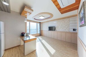 واي فاي مجانًا وملاءات أسرّة