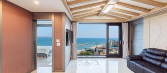 Hayanjip (Blue Road Town Pension