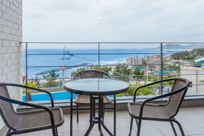 Kamar (White 201) | Wi-Fi gratis dan seprai linen