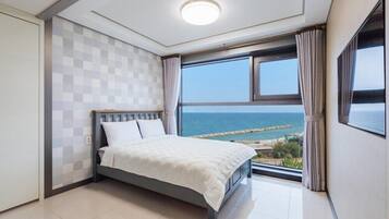 Kamar (White 201) | Wi-Fi gratis dan seprai linen