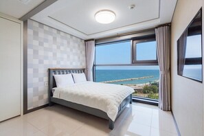 Kamar (White 201) | Wi-Fi gratis dan seprai linen