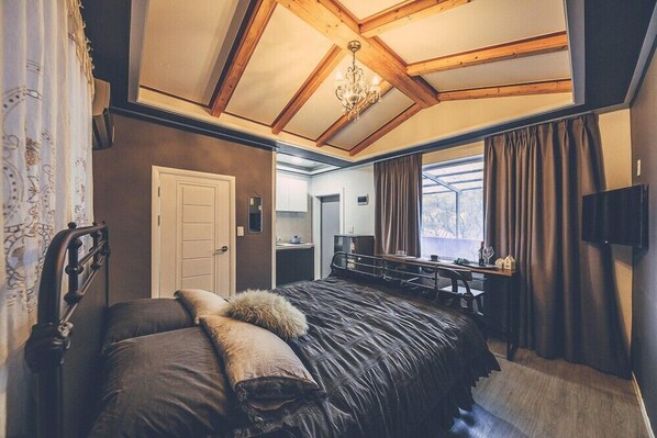 Room (Black) | Free WiFi, bed sheets - The Foret Pension (Gapyeong)