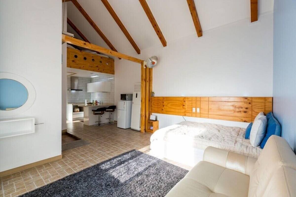 Room (family 201) | WiFi (free), bed sheets