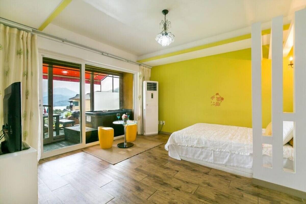 Room (happy102) | WiFi (free), bed sheets