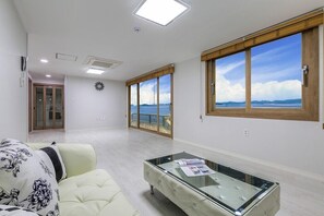 Room (Day) | Free WiFi, bed sheets