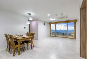 Room (Day) | Free WiFi, bed sheets