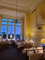 包含每日自助早餐