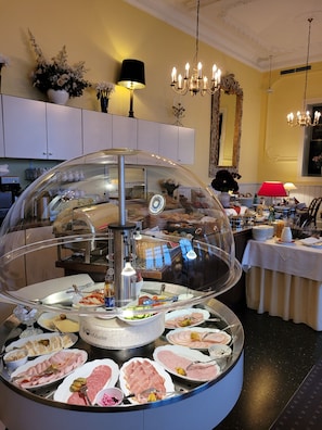 Ilmainen päivittäinen buffetaamiainen 