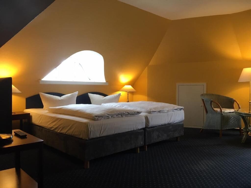 Apartment, 2 Schlafzimmer | Individuell dekoriert, individuell eingerichtet, Schreibtisch