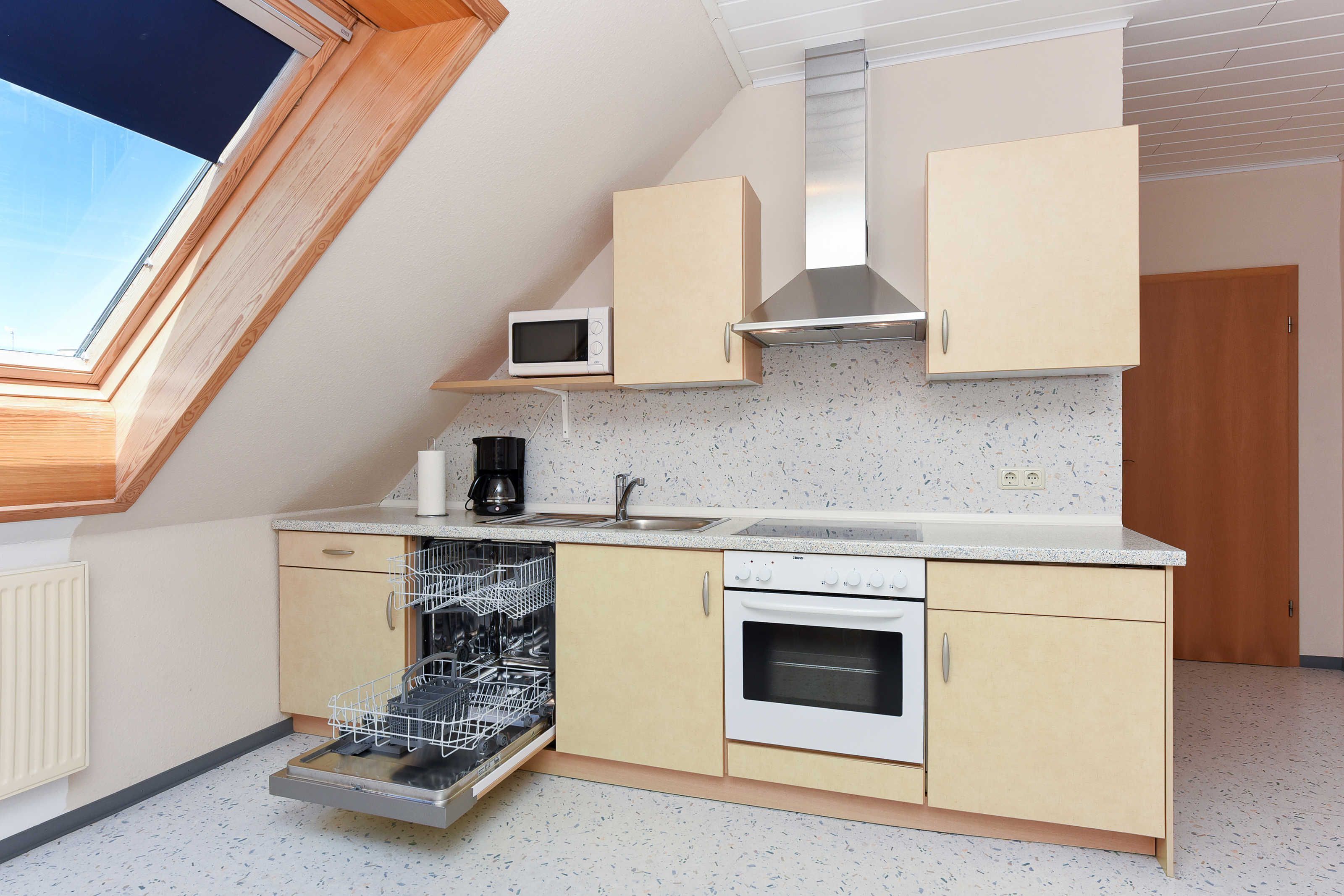 Kühlschrank, Mikrowelle, Ofen, Geschirrspüler