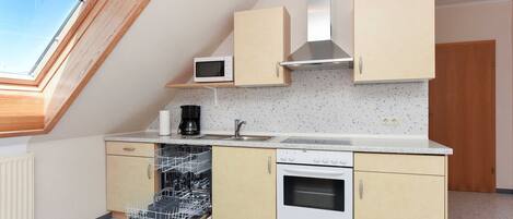 Kühlschrank, Mikrowelle, Ofen, Geschirrspüler