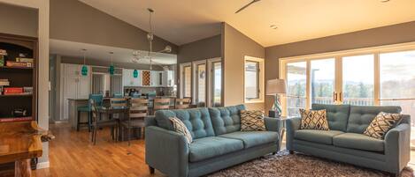 Smart TV, fireplace, video games, table tennis