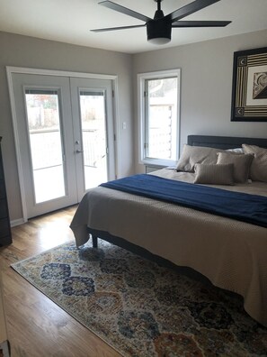 5 chambres, bureau, fer et planche à repasser, lit parapluie