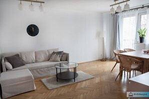 Apartment | Living room | Flat-screen TV