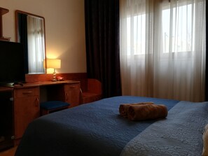 Premium Double Room | Free WiFi, bed sheets - Guest House Happy Brothers Split (Split)