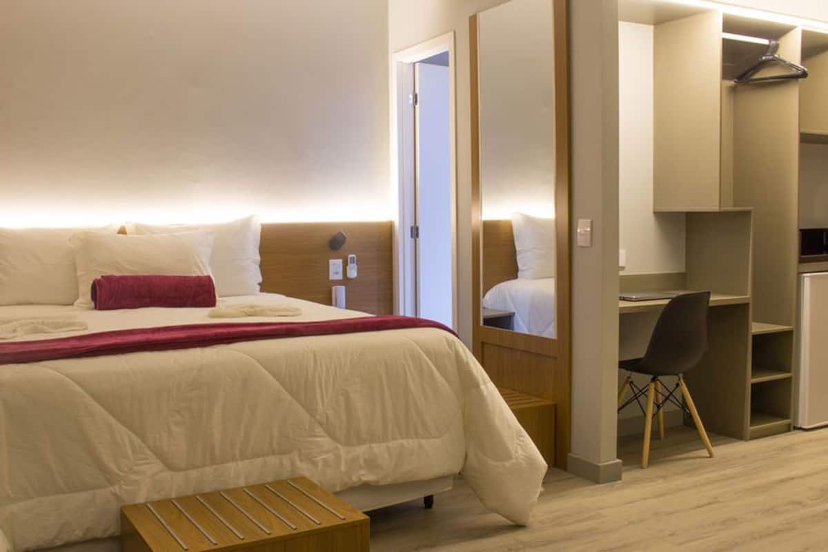 luxury room | 1 bedroom, minibar, in-room safe, desk