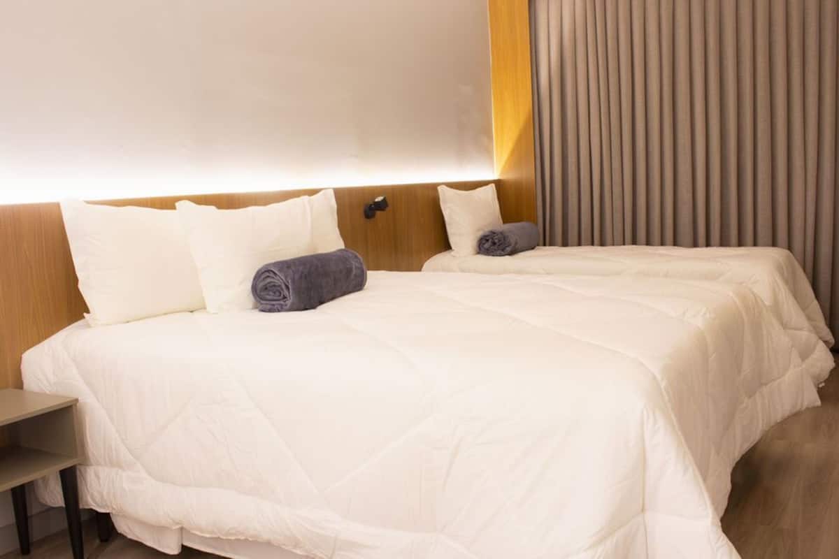 deluxe triple room | 1 bedroom, minibar, in-room safe, desk