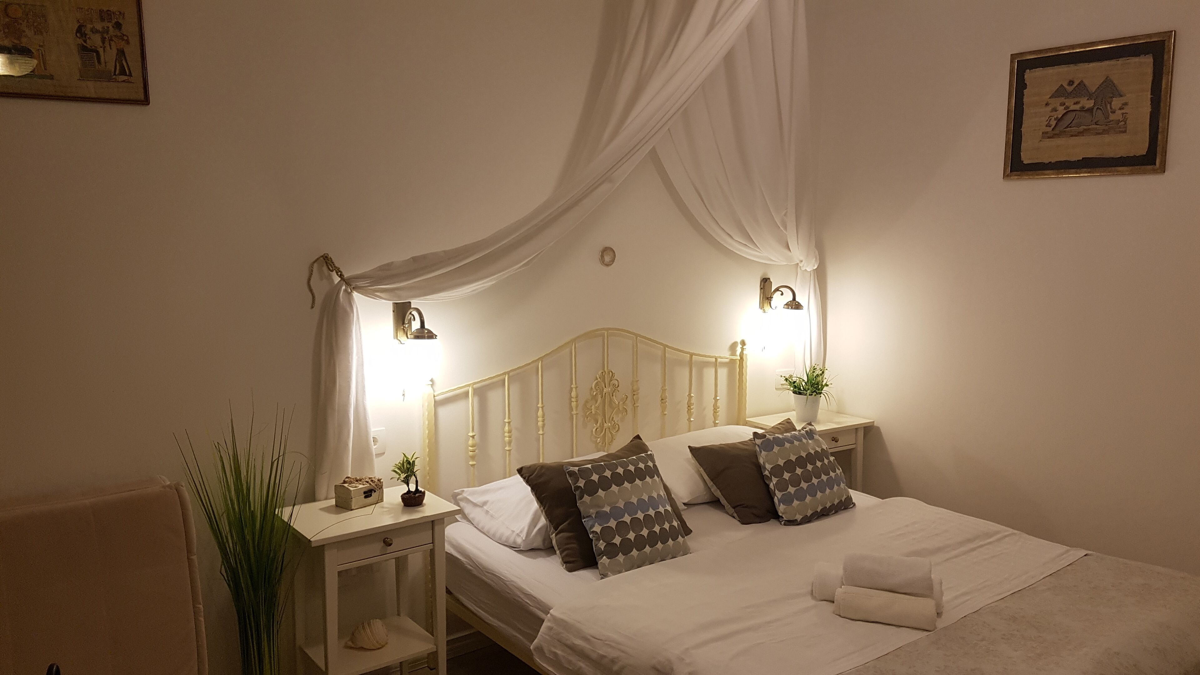 مكتب وواي فاي مجانًا وملاءات أسرّة