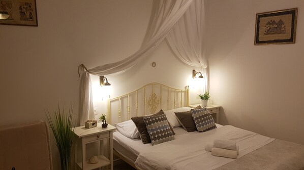 Deluxe Studio | Desk, free WiFi, bed sheets - Orlando City Centre (Split)