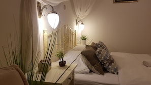Desk, free WiFi, bed sheets