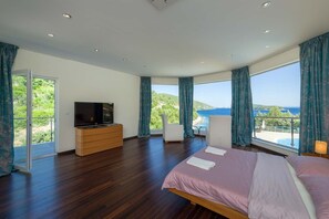 7 bedrooms, iron/ironing board, free WiFi, bed sheets