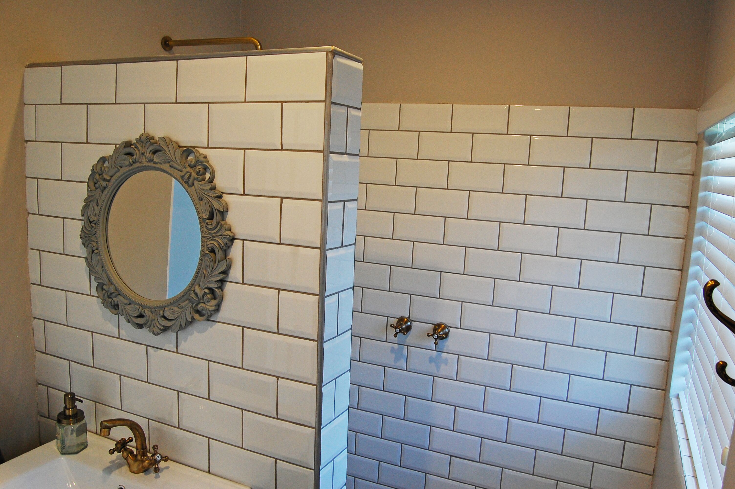 Room (Blue) | Bathroom shower