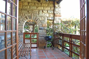 Room (White) | Terrace/patio - Stonehaven Guest House (Clarens)