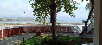 邦加阿育海濱度假村