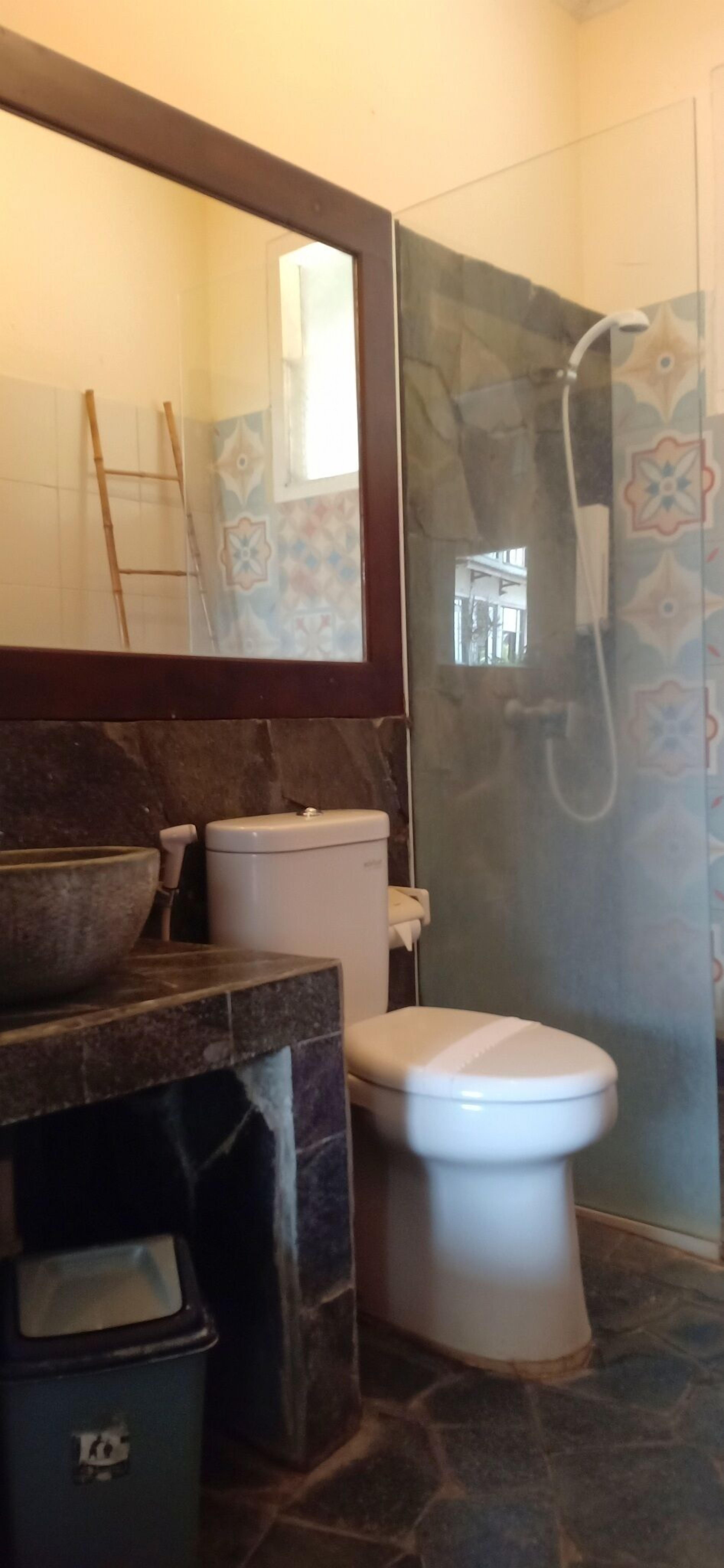 Deluxe Susan | Bathroom | Shower, towels, soap, shampoo
