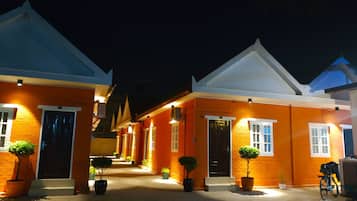 Front of property โ evening/night
