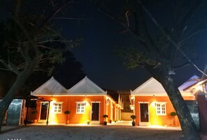 Front of property - evening/night - Sunrise Square Motel (Yangon)