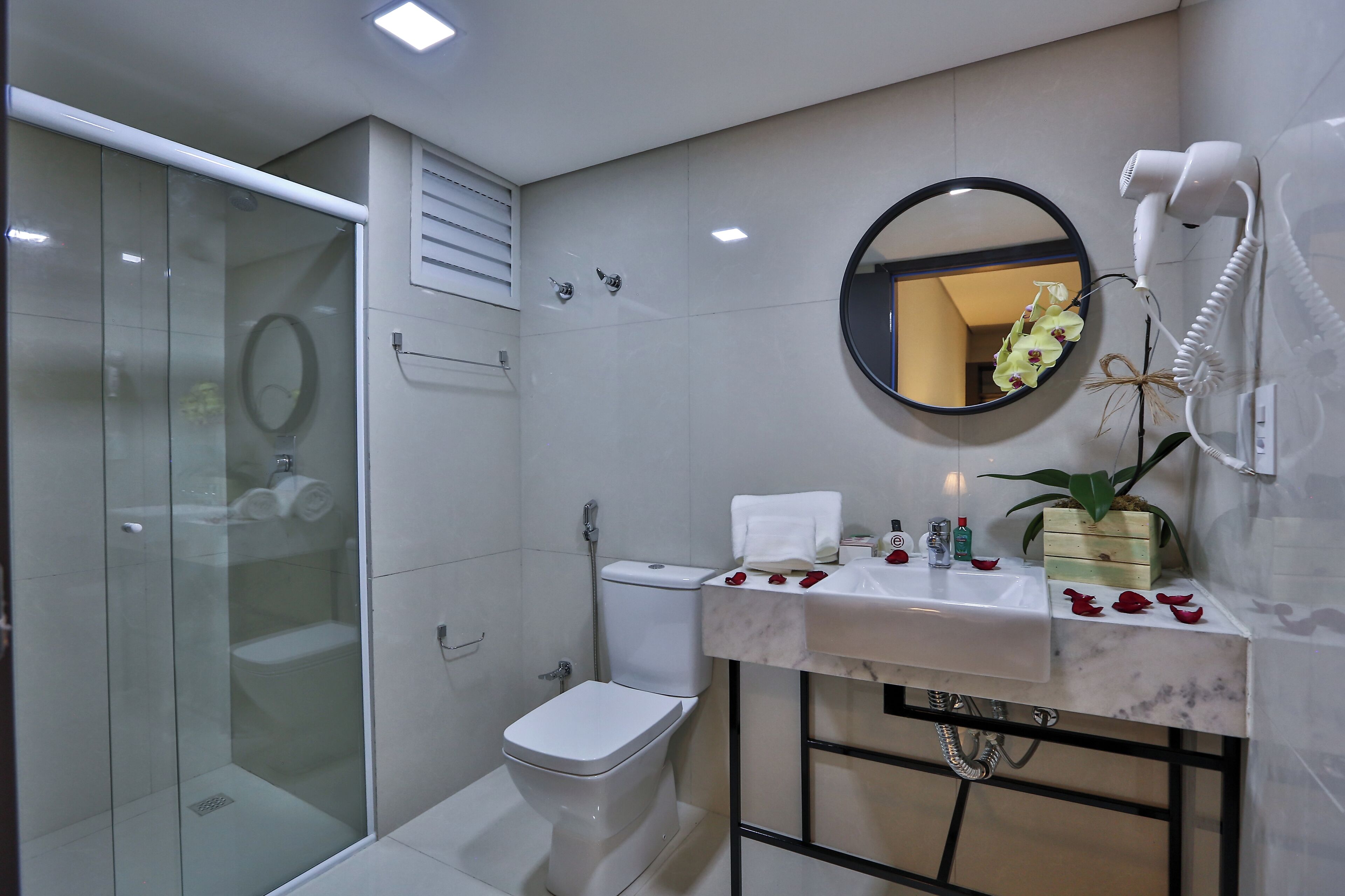 Deluxe Double Room, 1 King Bed, Air conditioning | Bathroom