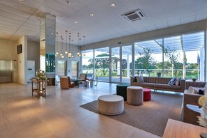 Siddeområde i lobbyen