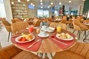 包含周末的自助早餐