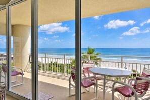 Outdoor dining - Surf And Racquet 101 3 Bedroom Condo by RedAwning (New Smyrna Beach)