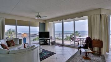 Condo, 3 quartos | Sala de estar