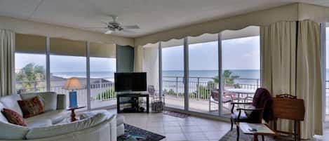 Condo, 3 Bedrooms | Living room