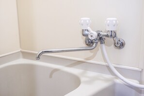 SĂšche-cheveux, serviettes fournies