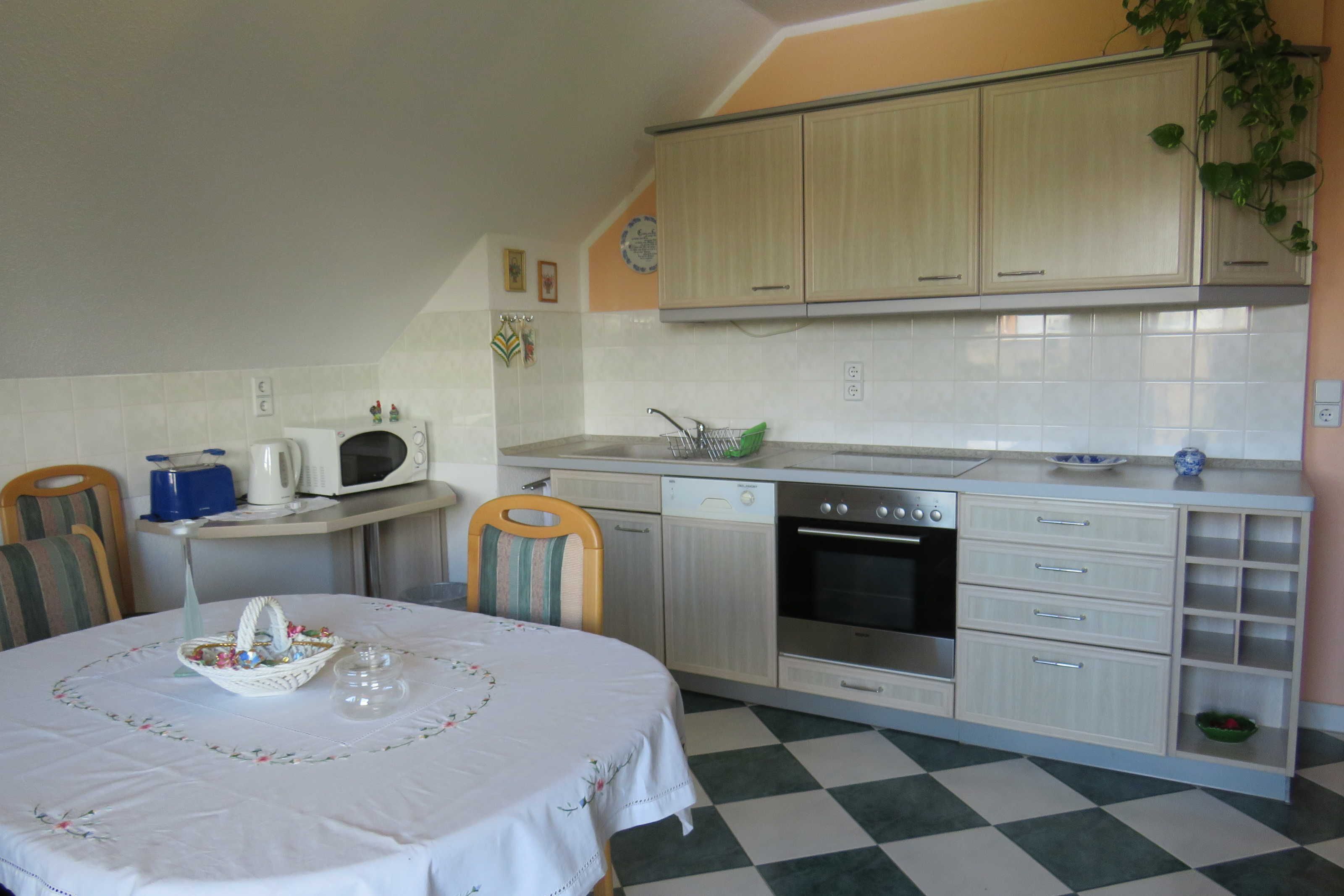 Geladeira, micro-ondas, fogão, lava-louças