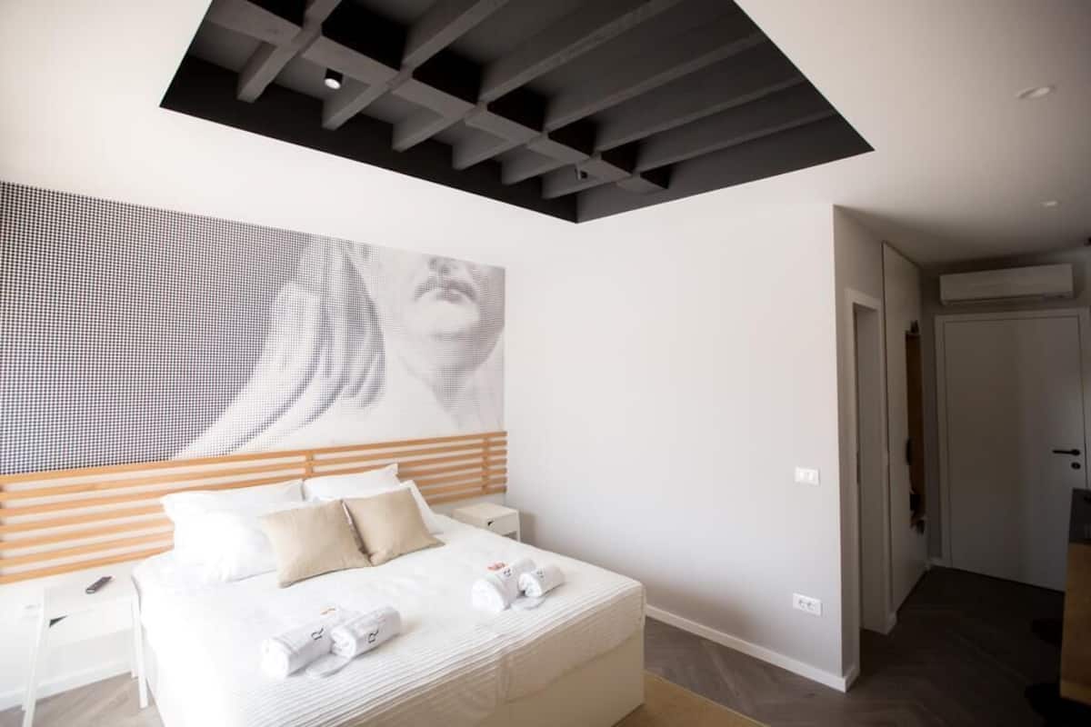 Biancheria da letto di alta qualità, una cassaforte in camera