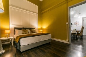 Apartment, 2 Schlafzimmer | Zimmersafe, Schreibtisch, laptopgeeigneter Arbeitsplatz