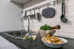 Apartment, 2 Bedrooms | Private kitchen