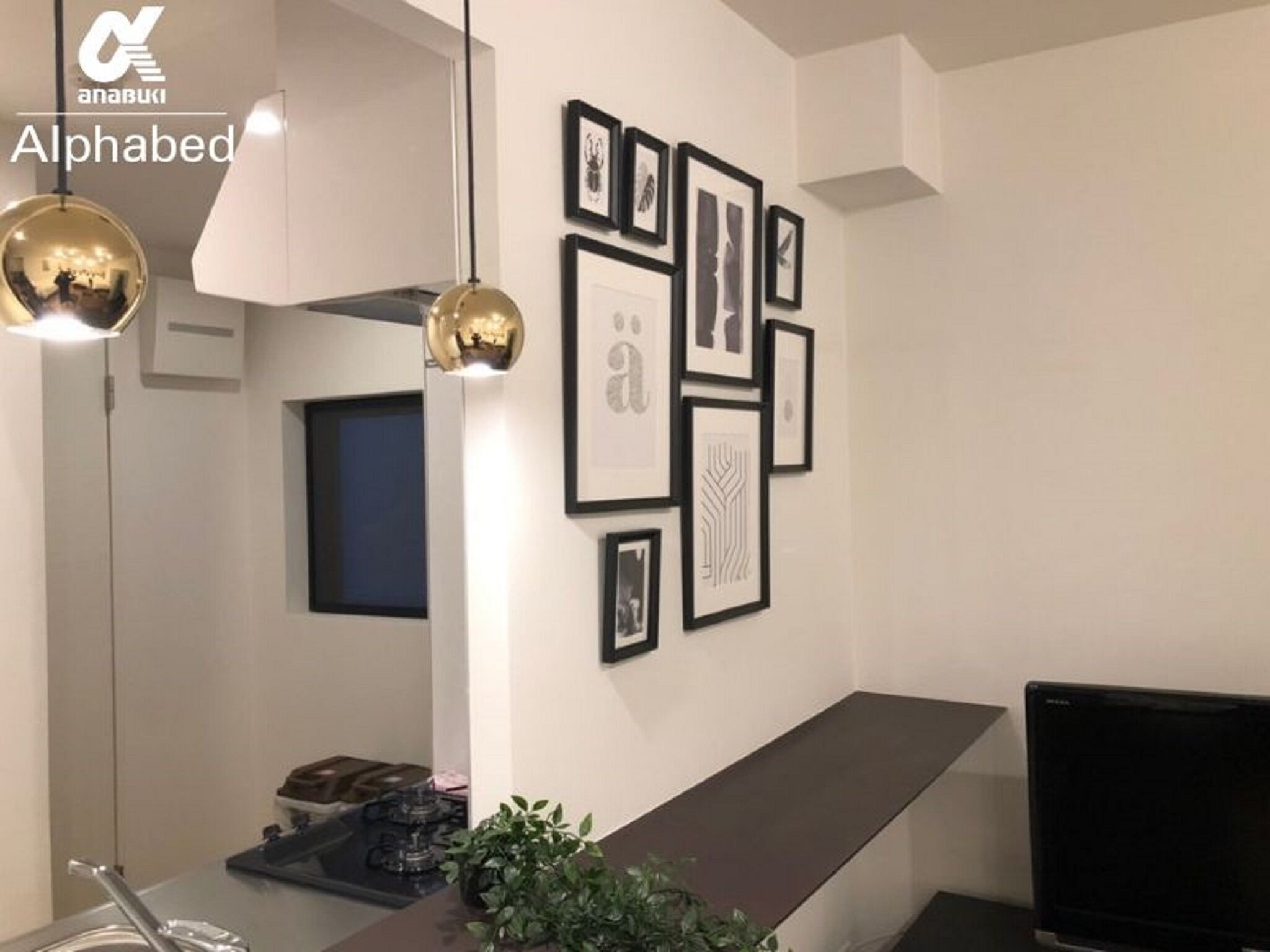 Réfrigérateur, micro-ondes, plaque de cuisson