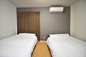 1 bedroom, desk, free WiFi, bed sheets - Alphabed Takamatsu Station 301 Great location in front of JR Takamatsu Station / Takamatsu Kagawa (Takamatsu)