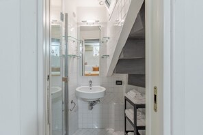 Doccia, bidet, asciugamani