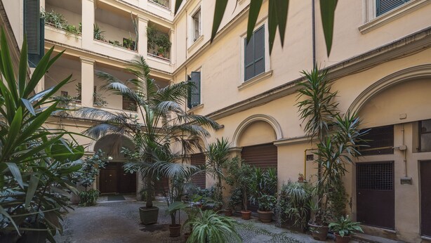 Unclassified image, 1 of 26, button - Via Natale del Grande (Rome)